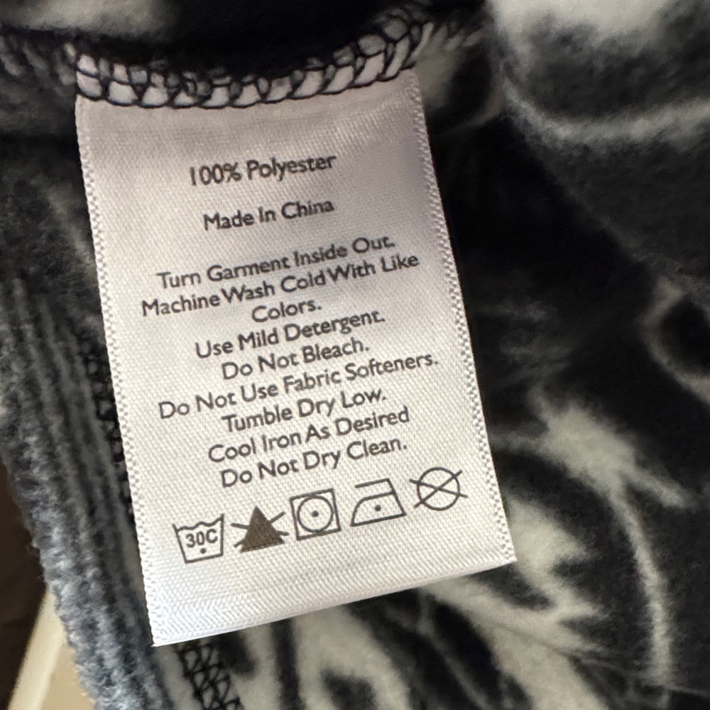 Black and White Patterned Pullover - image 5